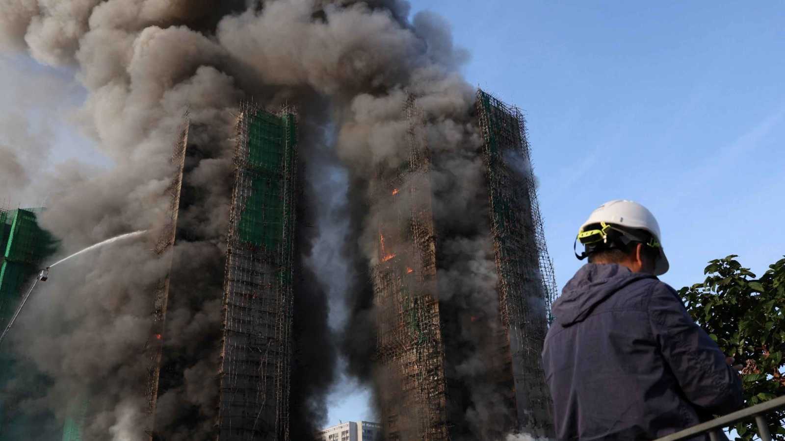 ارتفاع عدد ضحايا حريق هونغ كونغ إلى 13 شخصاً