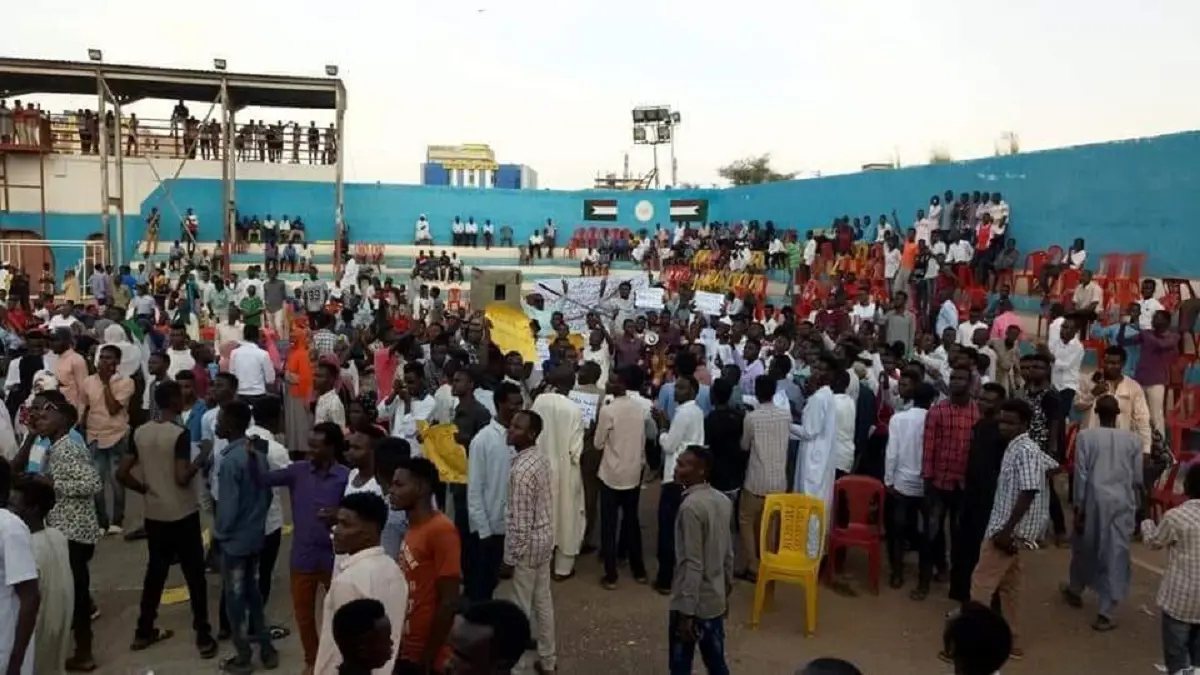 السودان.. محتجون يطردون قادة في "قوى الحرية والتغيير" من إقليم دارفور