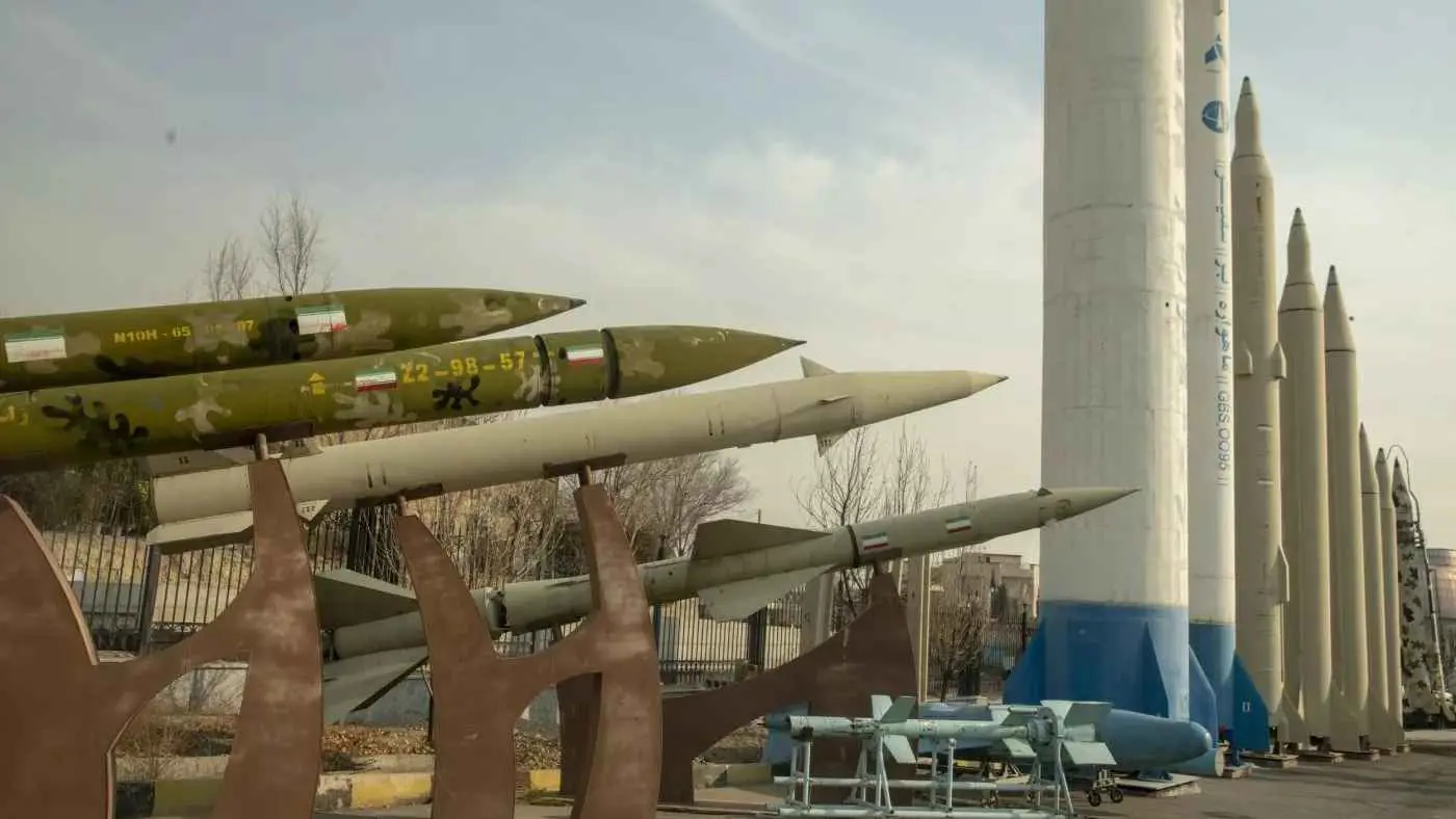 "نيويورك تايمز": الضربة الأمريكية لإيران بعثت "رسالة خاطئة" إلى العالم