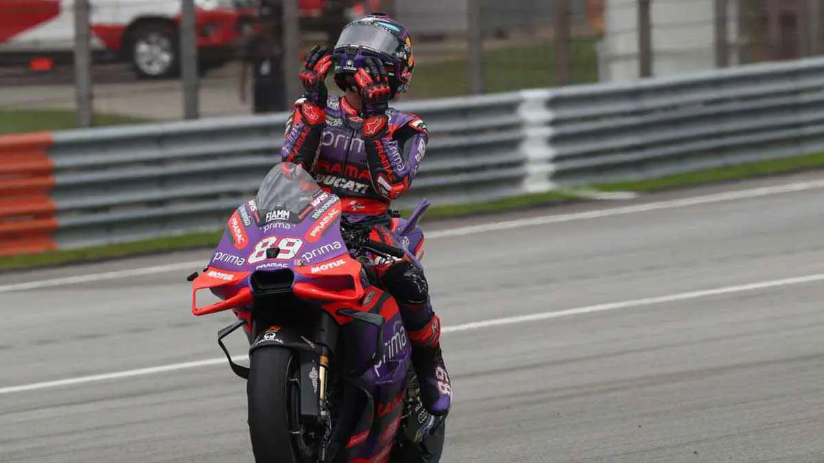 مارتن يقترب خطوة كبيرة من لقب بطولة العالم للدراجات النارية