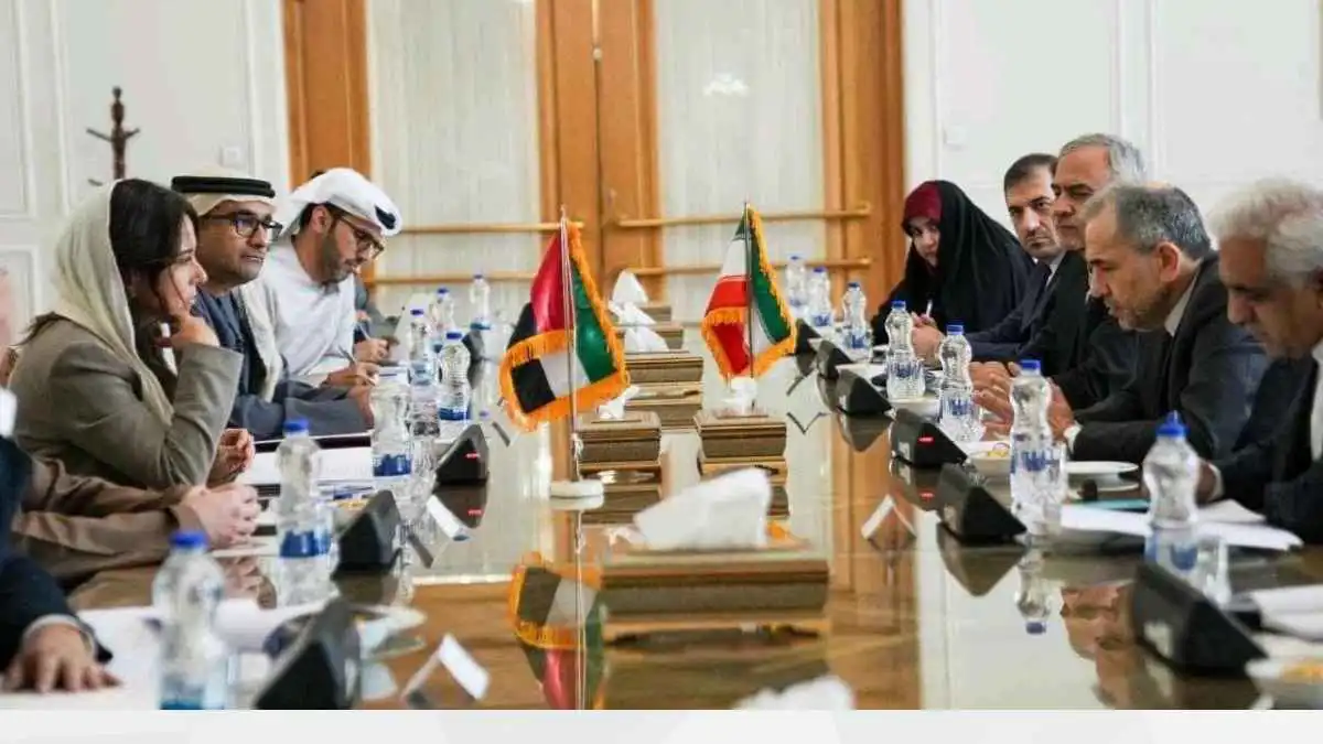 الإمارات وإيران تعقدان مشاورات سياسية في طهران