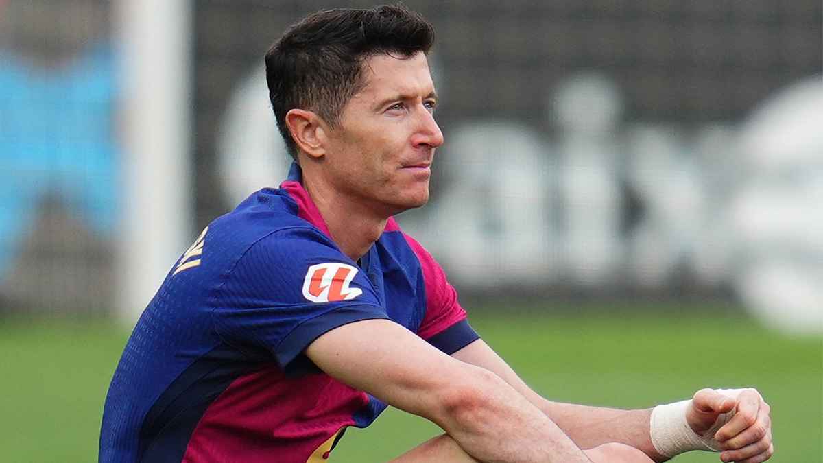 برشلونة سيسمح بخروجه.. هل يكون ليفاندوفسكي مفاجأة الميركاتو السعودي؟