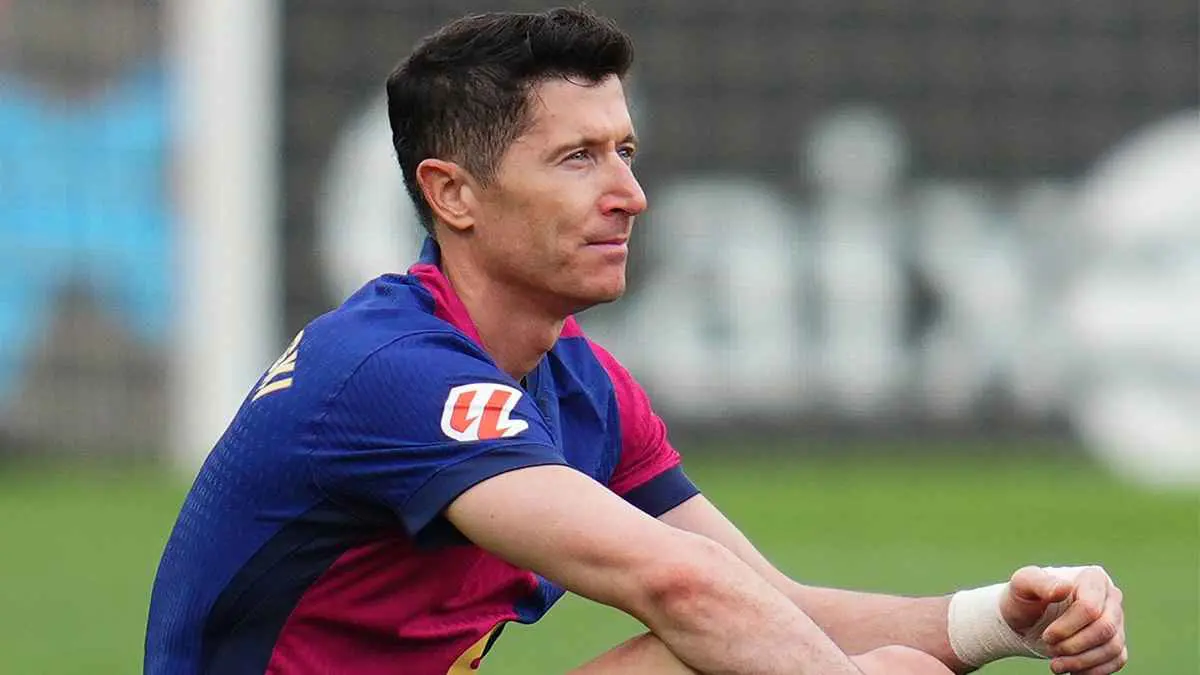 برشلونة سيسمح بخروجه.. هل يكون ليفاندوفسكي مفاجأة الميركاتو السعودي؟