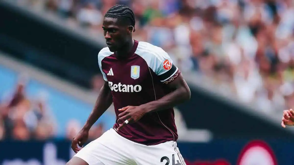 عازف بيانو يتحدث 5 لغات.. من هو نجم الأهلي السعودي المنتظر؟ (صور)