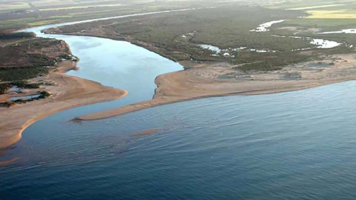 للمرة الأولى بتاريخه.. أحد أكبر أنهار المغرب عاجز عن بلوغ مصبه بسبب الجفاف