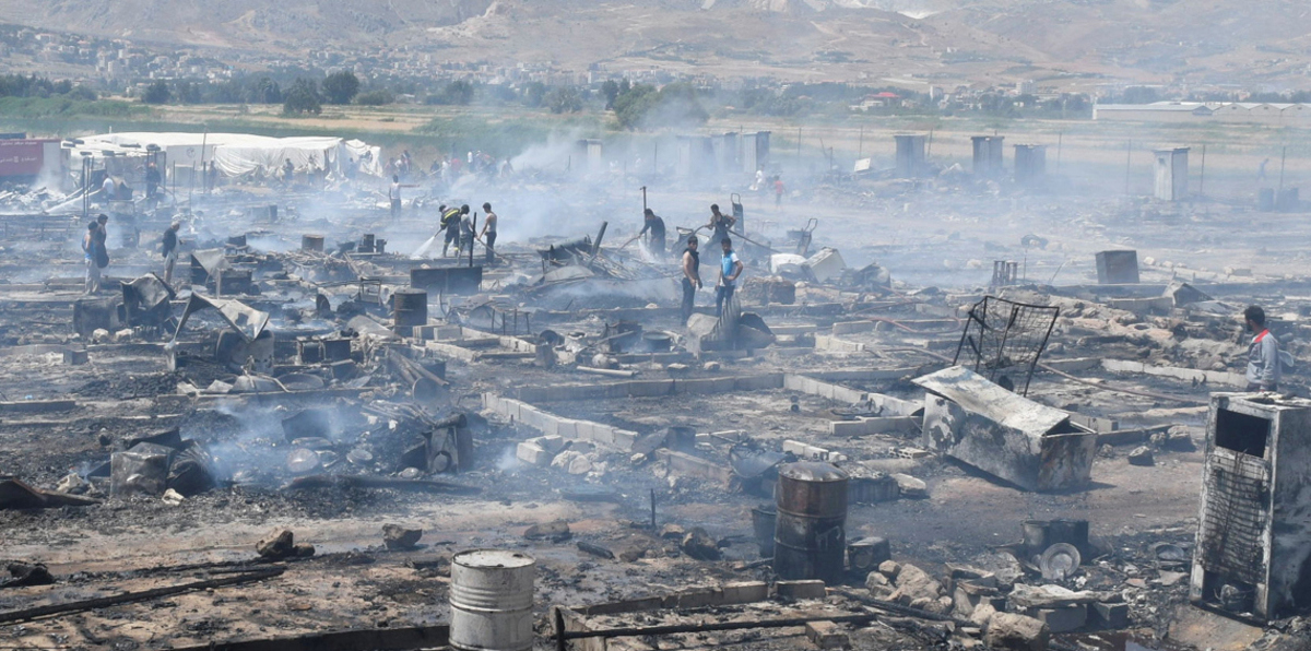 حريق ضخم يلتهم مخيم الرائد للاجئين السوريين في البقاع اللبنانية (فيديو وصور)