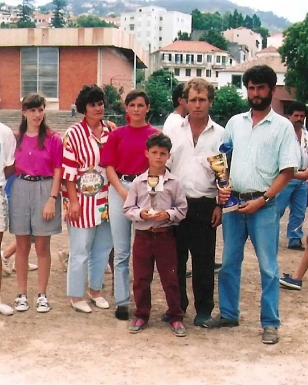 رونالدو وهو طفل مع والده