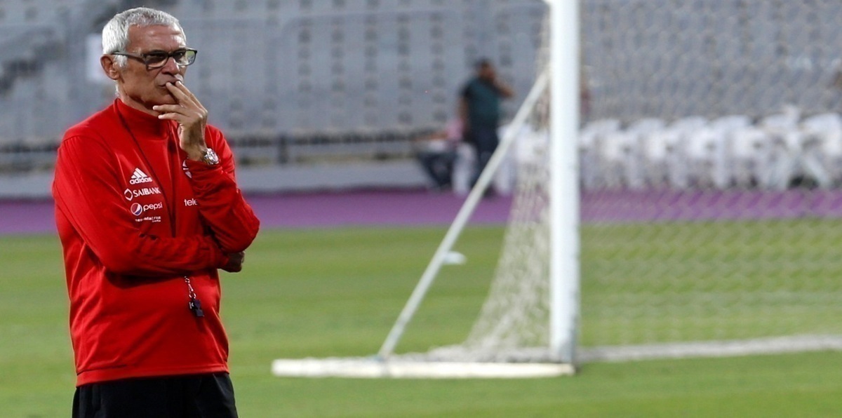 مباراة مصر والكونغو.. حضور علاء وجمال مبارك وكوبر يعلن التشكيلة (فيديو وصور)