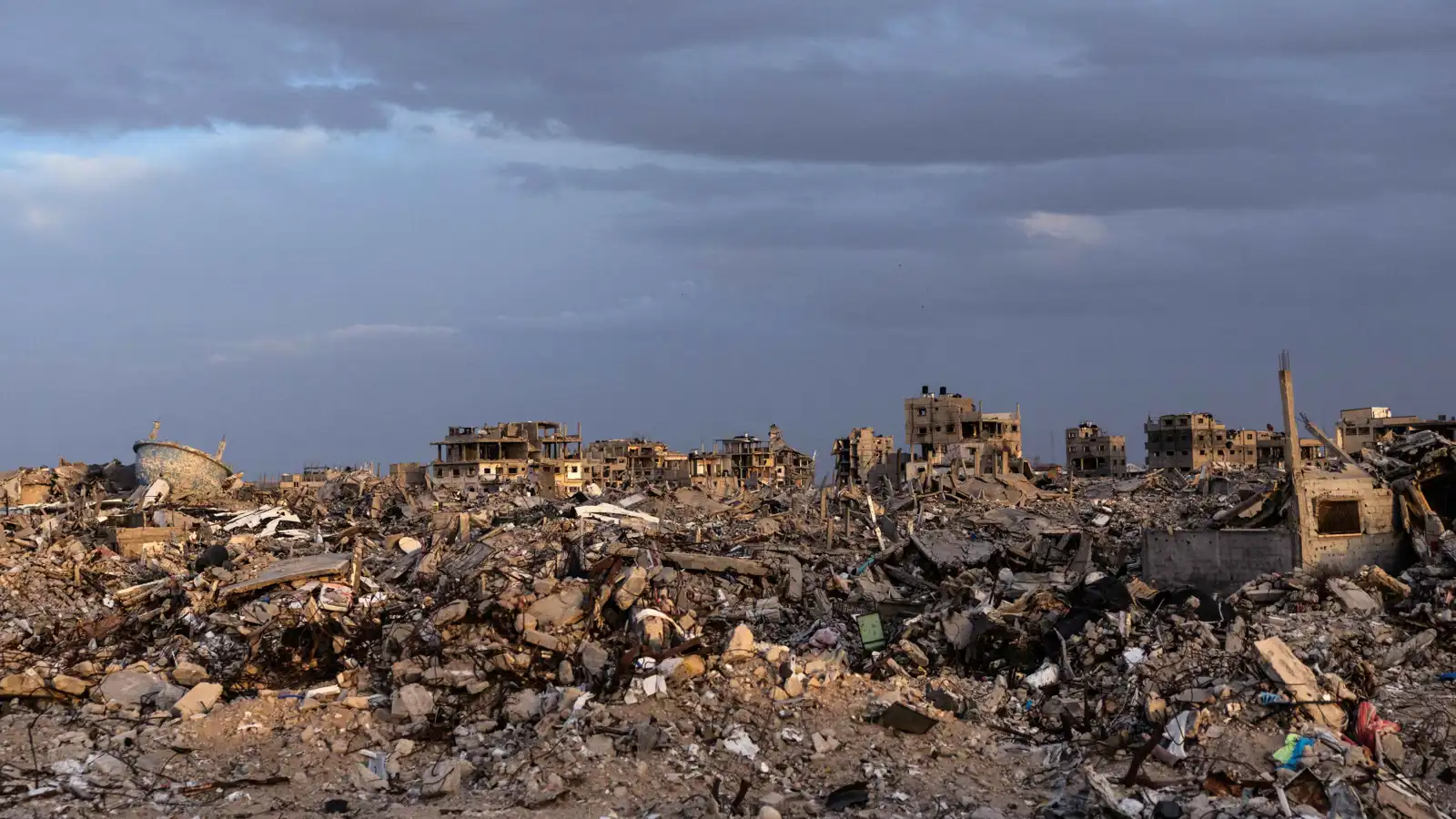 الجيش الإسرائيلي يكثف قصف المناطق الشرقية من قطاع غزة