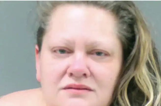 والدة الطفلة