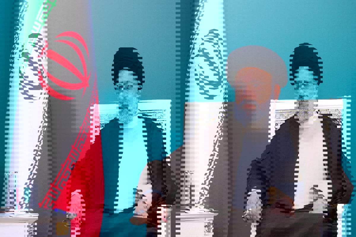 موقع سقوط طائرة رئيسي يثير "فرضية الاغتيال"
