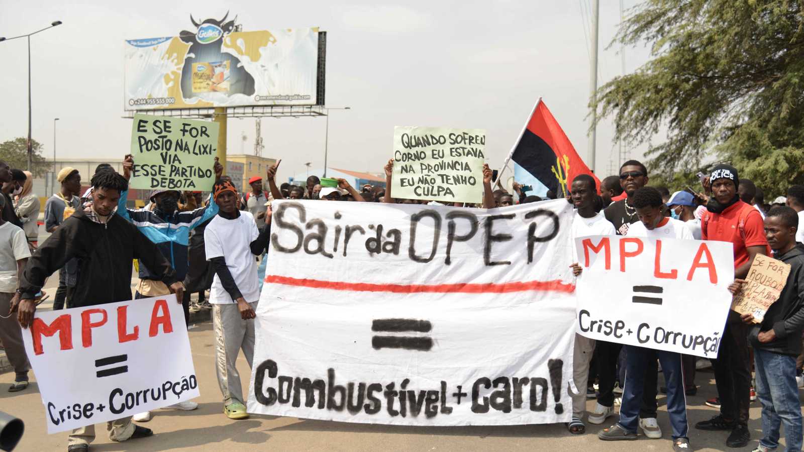 احتجاجات الوقود تشعل أنغولا (فيديو)