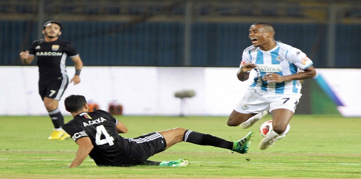 رسميًا.. استقدام حكام أجانب لمباراة بيراميدز والمقاولون العرب في الدوري المصري