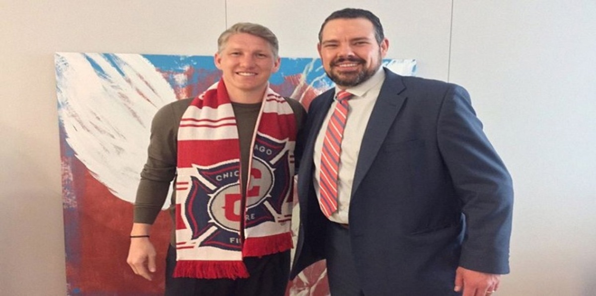 شيكاغو فاير يقدّم شفاينشتيغر خلال مؤتمر صحفي يوم الأربعاء