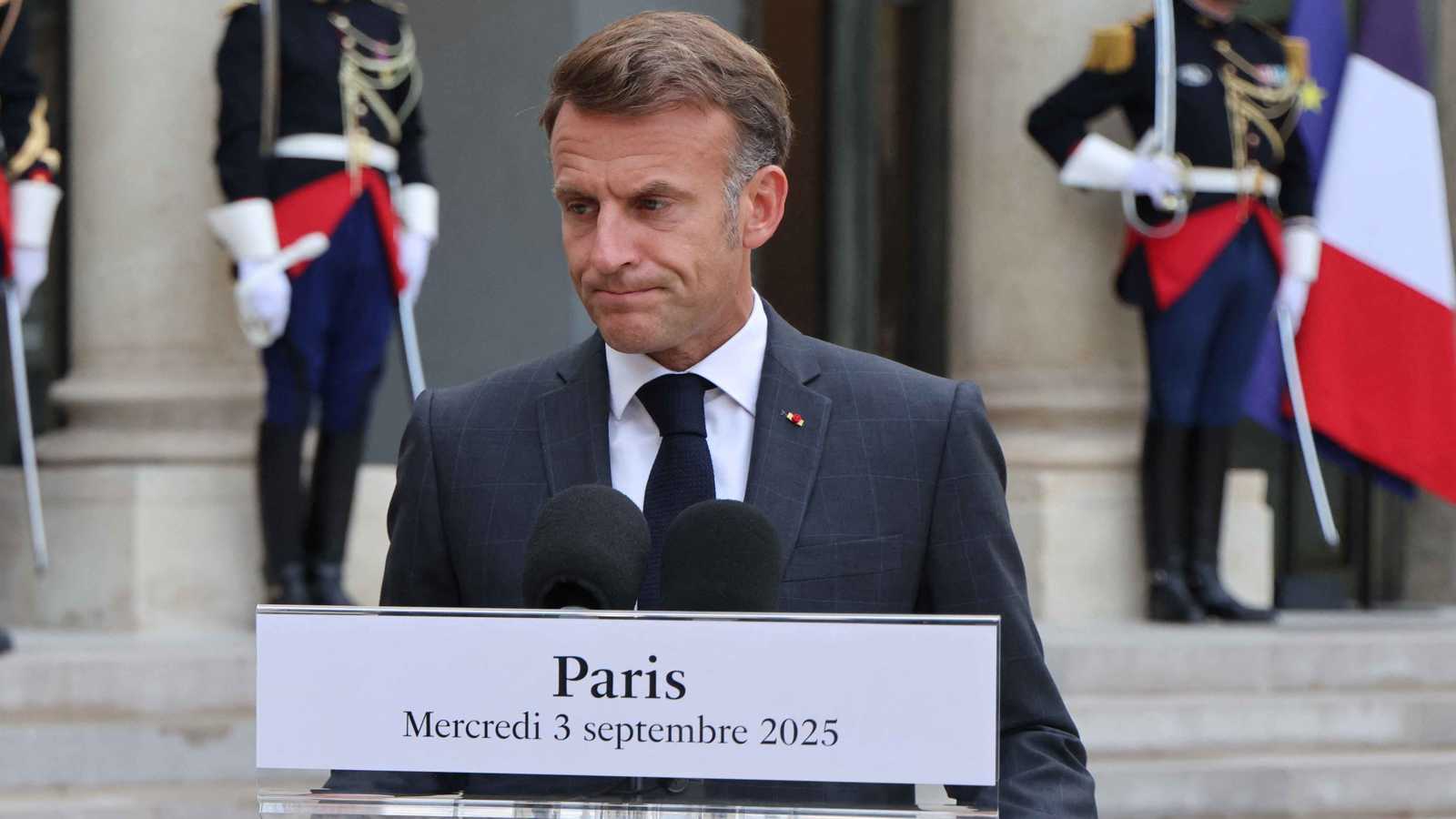 ماكرون و"الحزب الاشتراكي".. اتصالات قد تحدد مستقبل الحكومة الفرنسية