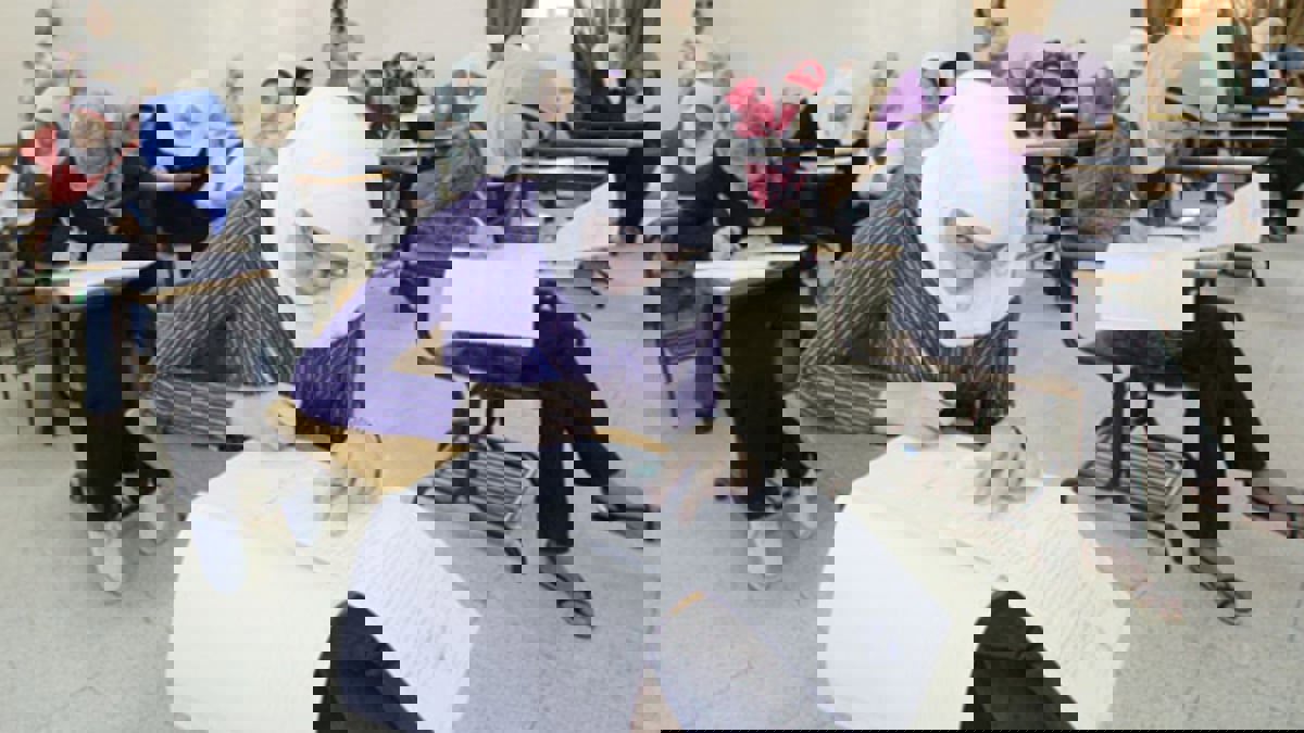 الأردن.. شاب يتنكر في زي نسائي لتأدية الامتحان عن طالبة