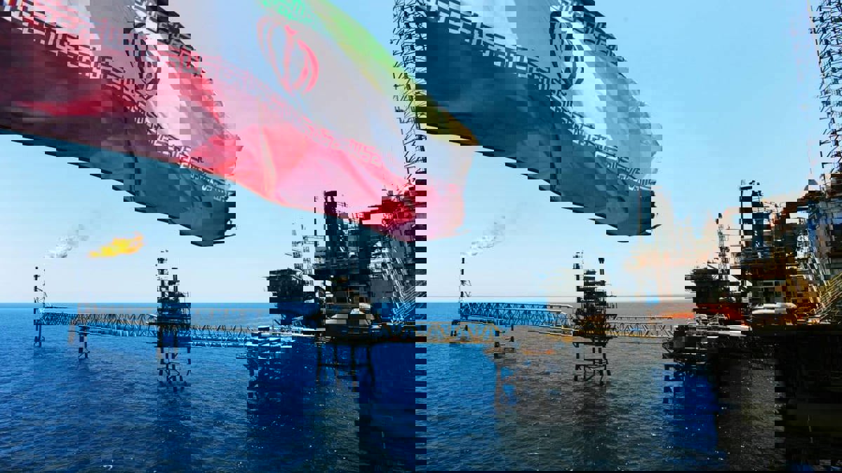 إيران تتأهب لرفع إنتاجها النفطي بعد وصول بايدن إلى البيت الأبيض