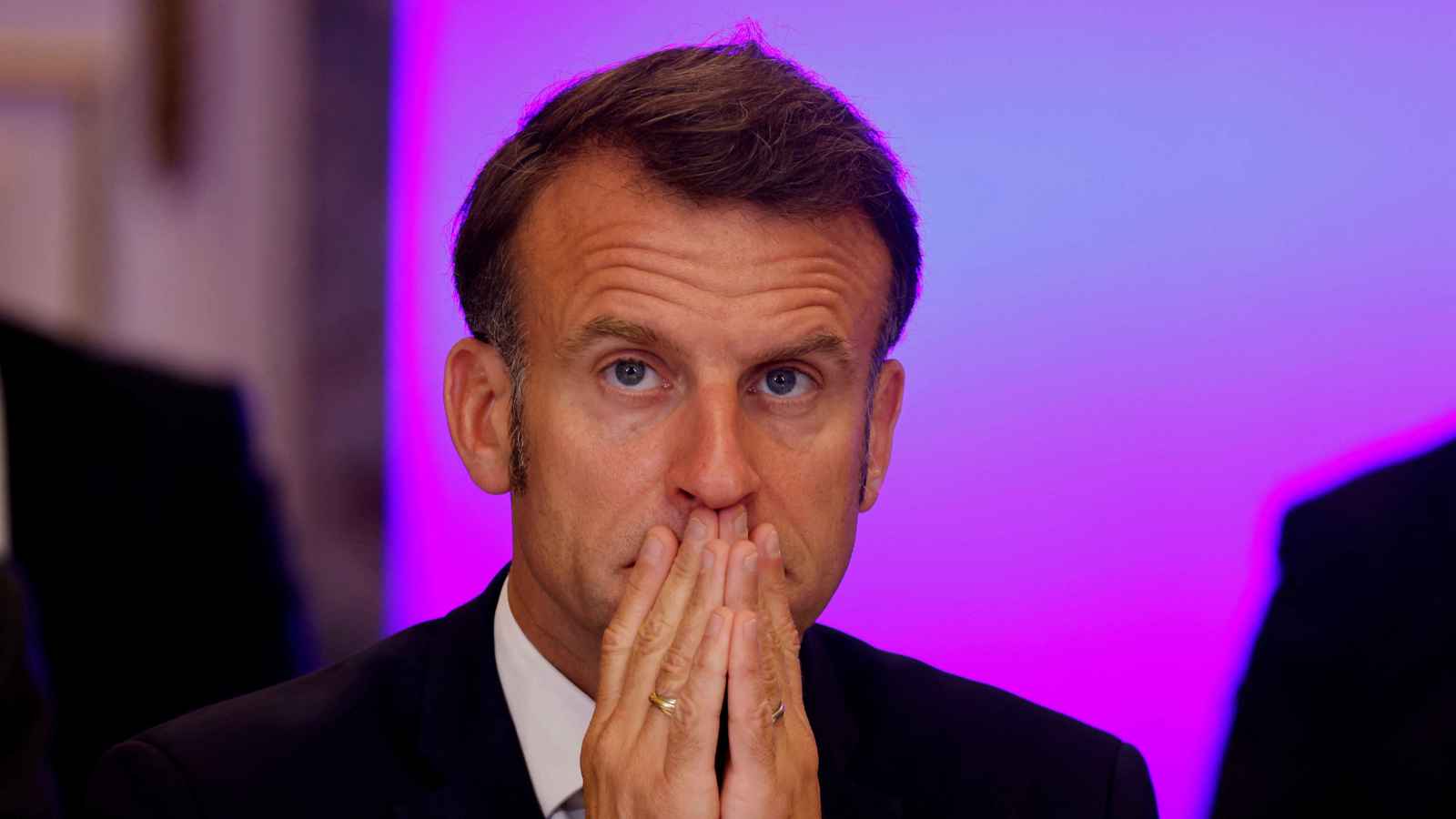 فريق إعلام ماكرون يتعرض لانتقادات لاذعة بسبب "صفعة بريجيت"