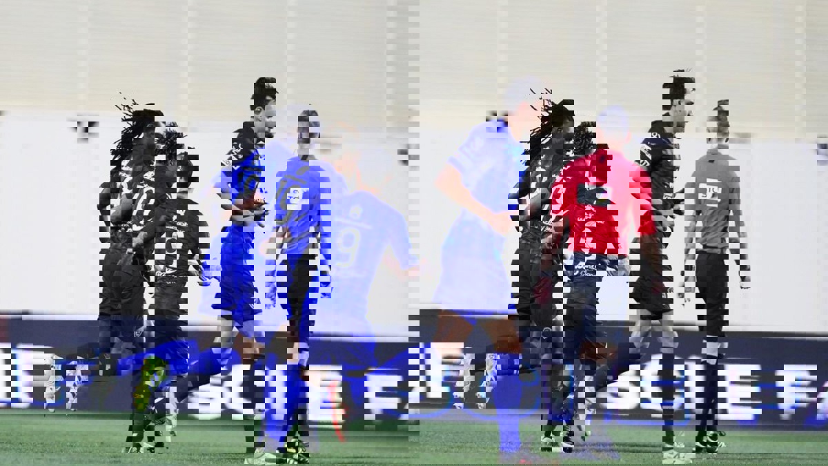 نادي الهلال ينتزع فوزًا دراميًا على الحزم ويبقي على آماله في التتويج بلقب الدوري السعودي (فيديو)