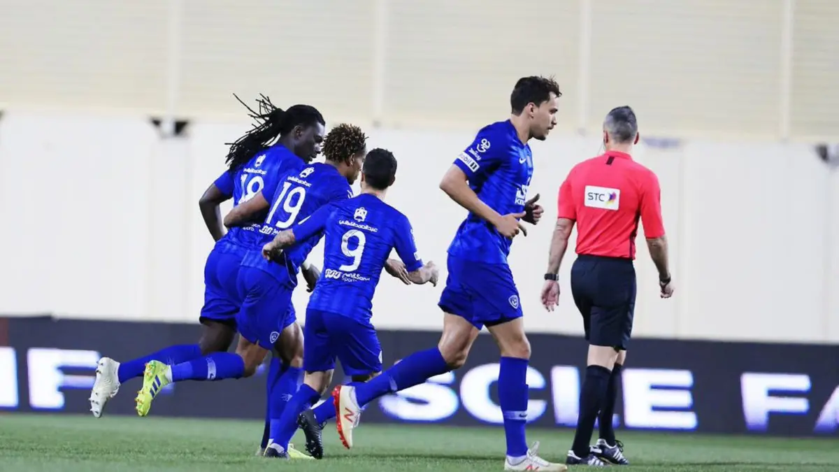 نادي الهلال ينتزع فوزًا دراميًا على الحزم ويبقي على آماله في التتويج بلقب الدوري السعودي (فيديو)