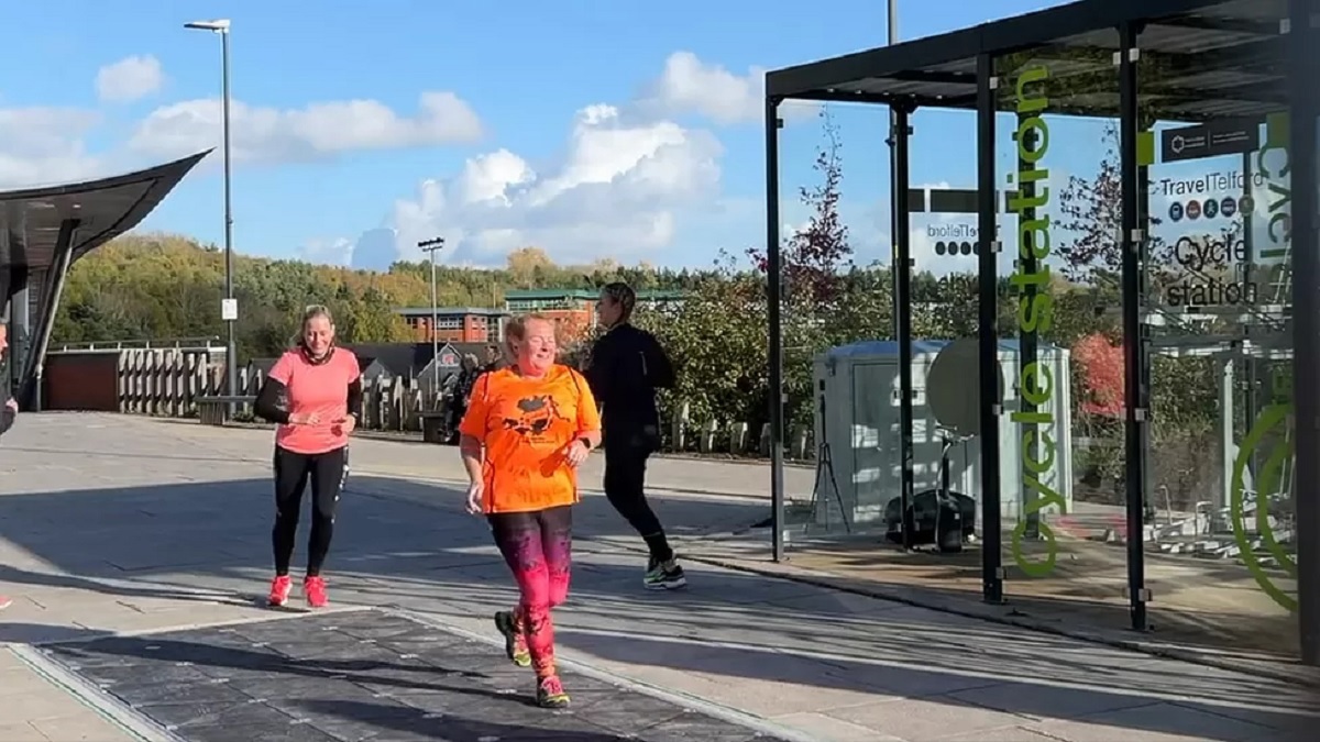 رصيف ذكي يوفر الطاقة من خطوات المشاة لشحن الهواتف الذكية‎‎