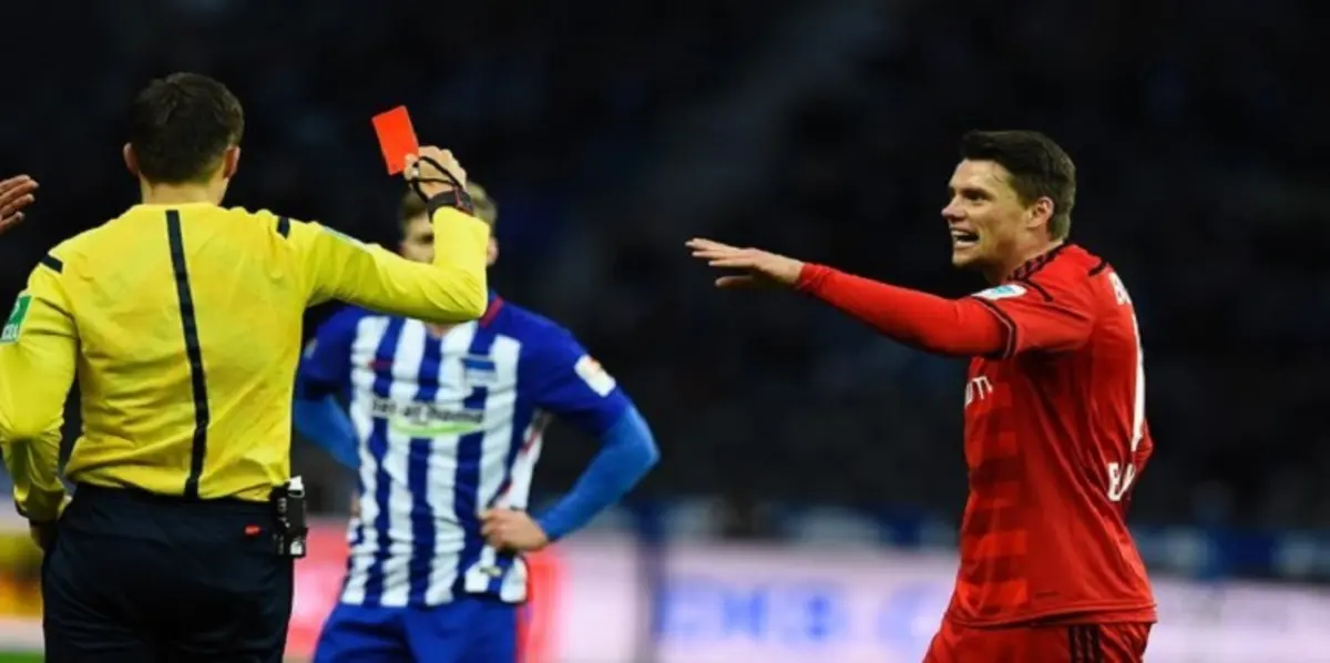 إيقاف بونيش لاعب ليفركوزن بعد اعتدائه على لاعب وحكم