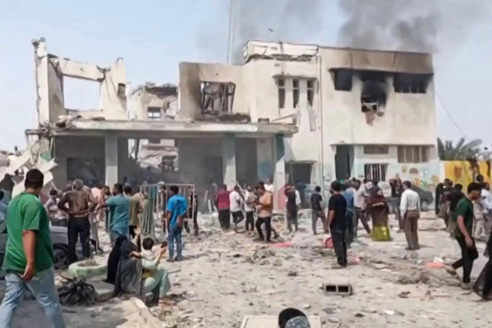 استهداف مدرسة طالبات في إيران من قبل القوات الأمريكية 