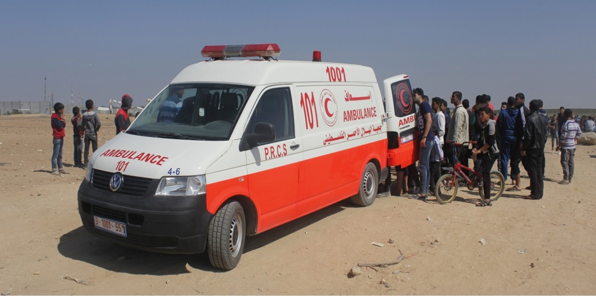 الجيش الإسرائيلي يستهدف "سيارات إسعاف" بقنابل الغاز جنوبي قطاع غزة