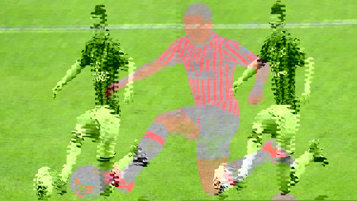 صحيفة: باريس سان جيرمان ينوي دفع قيمة فسخ عقد إسماعيل بن ناصر مع ميلان