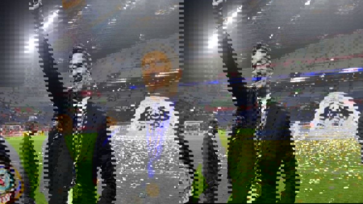 نادي الهلال السعودي يرد على تقارير رحيل مدربه رازفان لوشيسكو