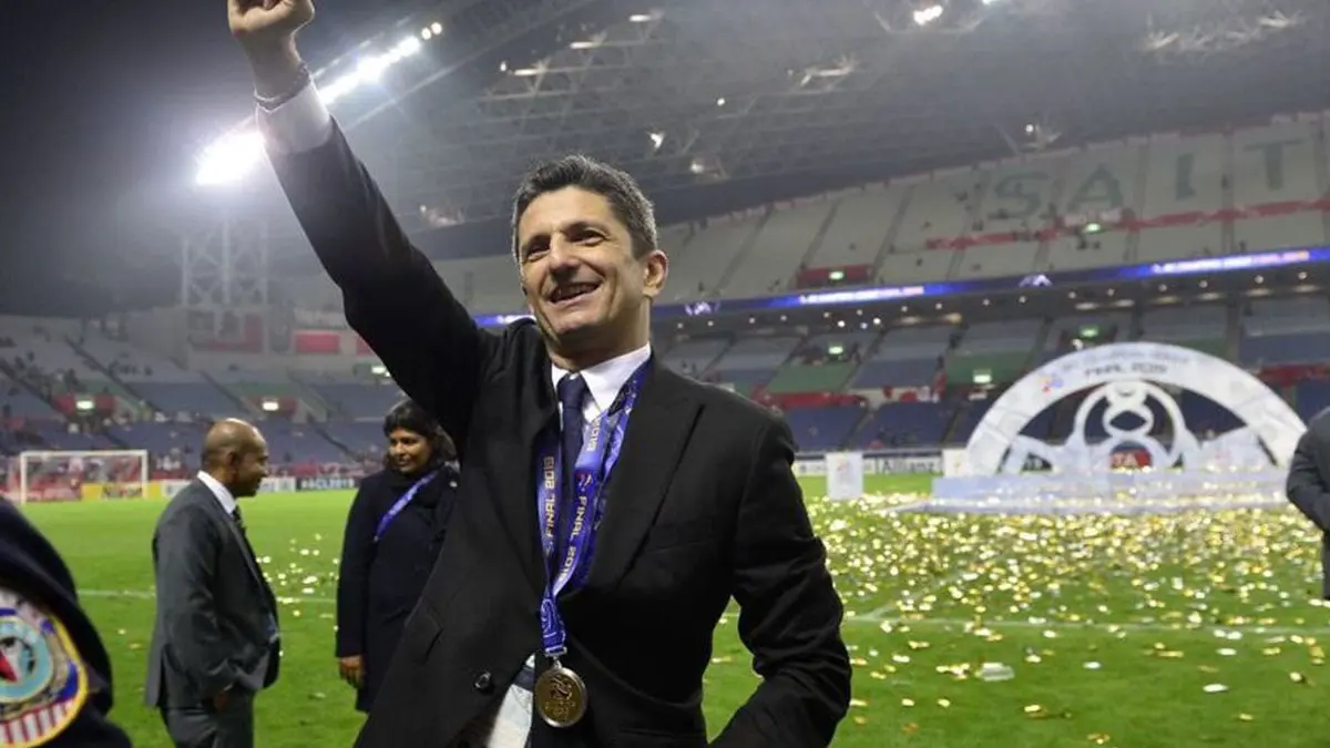 نادي الهلال السعودي يرد على تقارير رحيل مدربه رازفان لوشيسكو