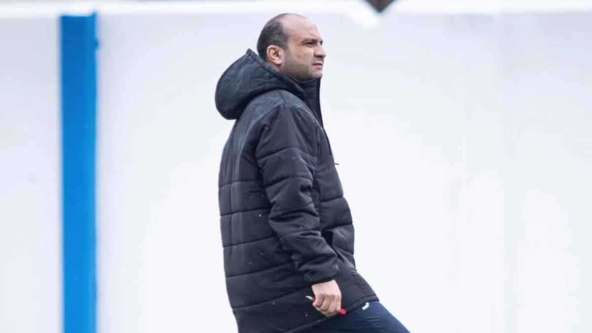 مطالبات برحيله.. مدرب الإفريقي التونسي يفجر غضبًا عارمًا