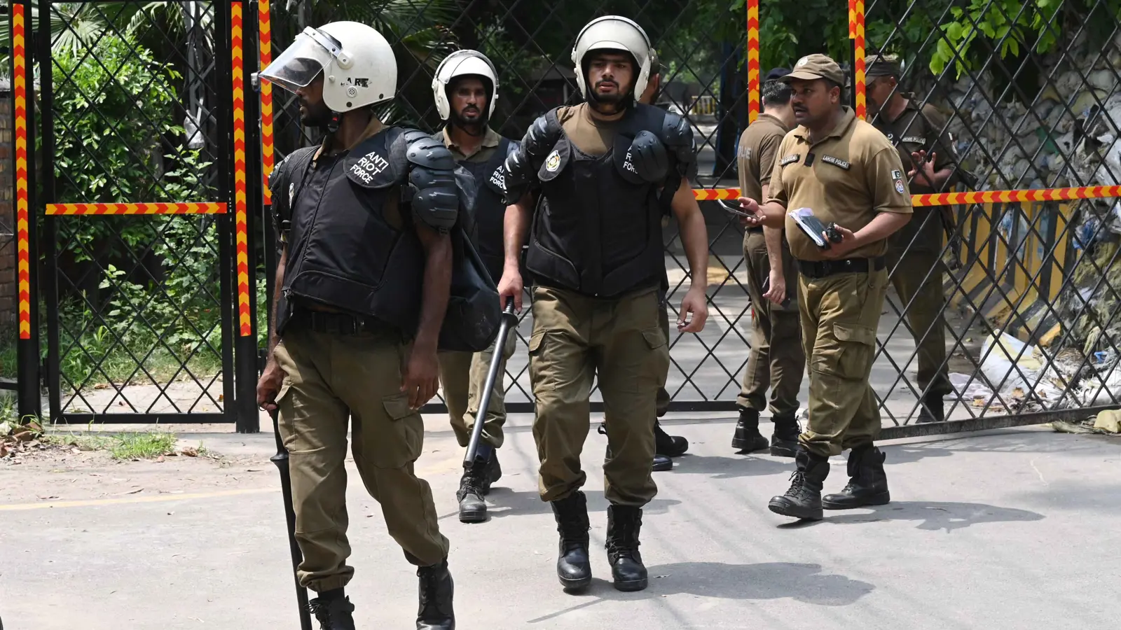 مقتل 8 جنود واختطاف 7 شرطيين في باكستان