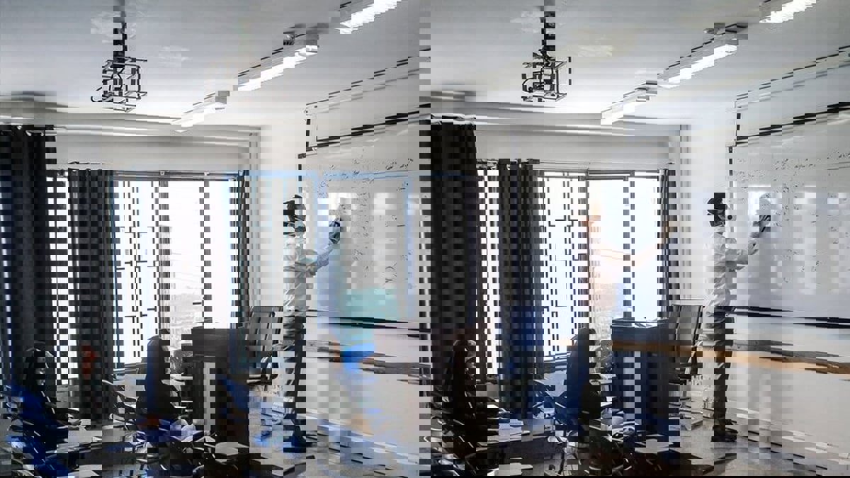 إيران تمنع المعلمين الذكور من تدريس البنات في المدارس الثانوية