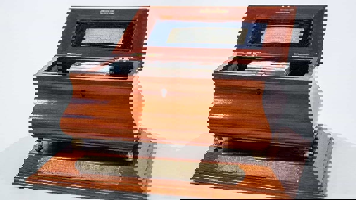 فُقدت سبعة عقود.. العثور على كأس أول بطولة بين أستراليا ونيوزيلندا (صور)