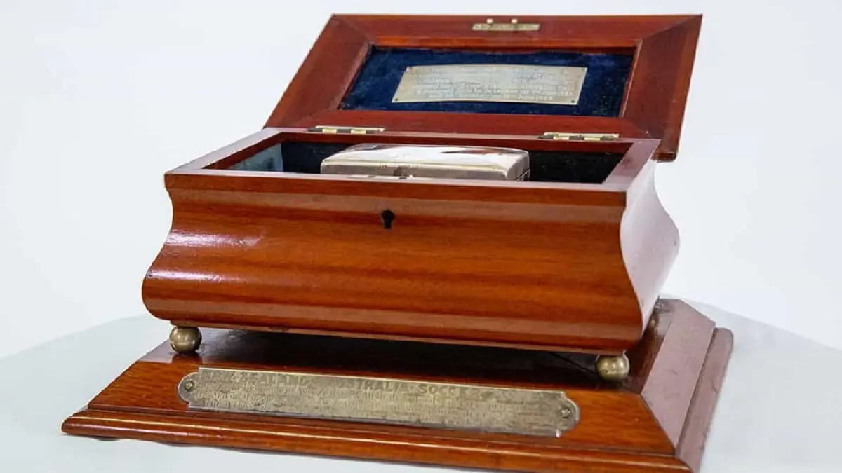 فُقدت سبعة عقود.. العثور على كأس أول بطولة بين أستراليا ونيوزيلندا (صور)