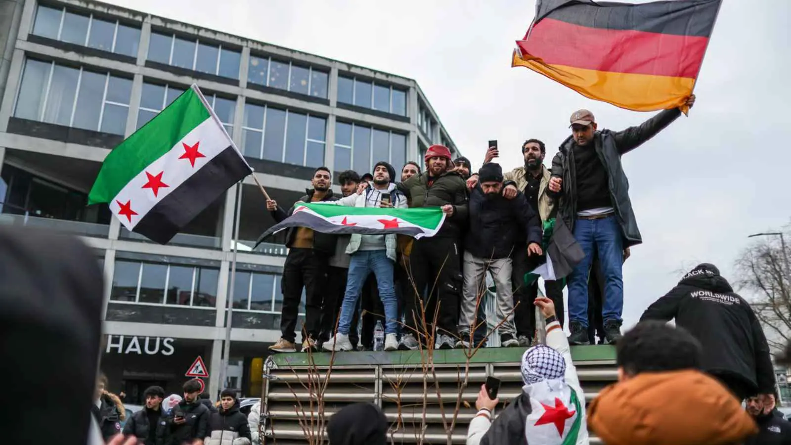 اللاجئون السوريون في ألمانيا.. ضحايا سياسة جديدة تهدد مسار الاندماج