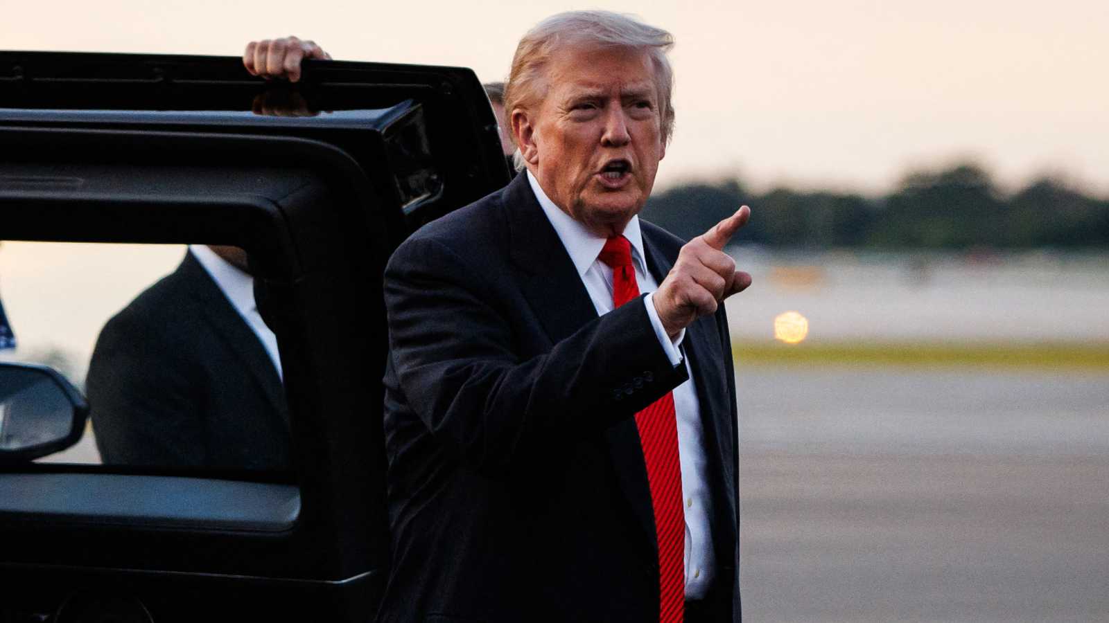 ساعة الصفر تقترب.. ترامب يحشد قواته في الكاريبي ويتوعد بإسقاط مادورو