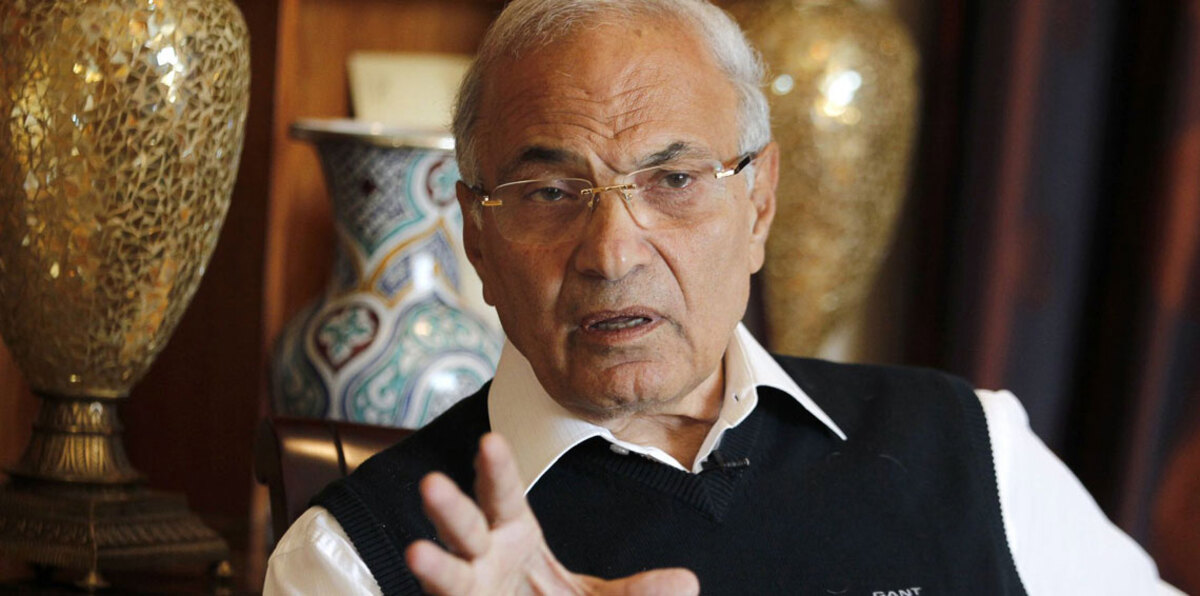 لماذا تراجع الفريق أحمد شفيق عن خوض انتخابات الرئاسة في مصر؟
