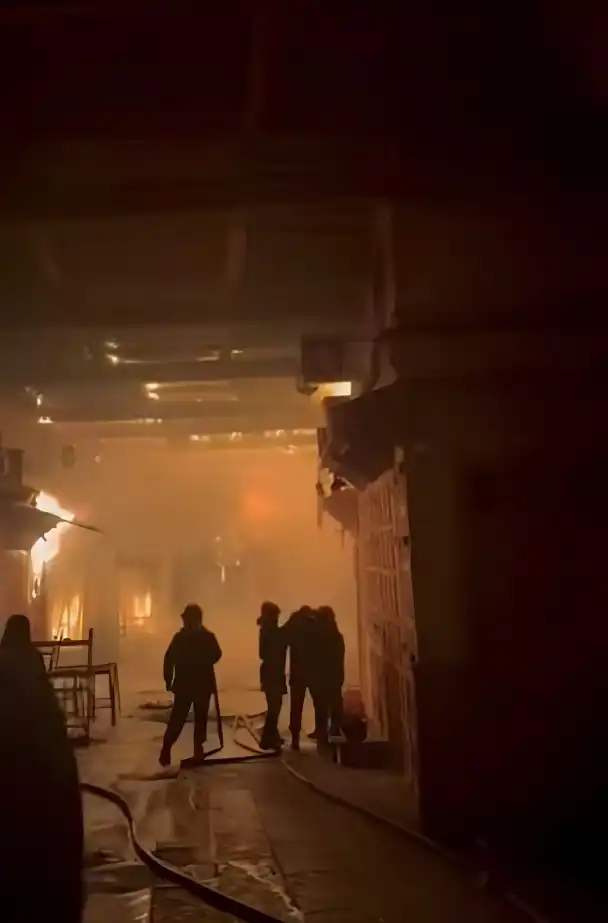 حريق هائل في السوق التاريخي لمدينة تازة المغربية