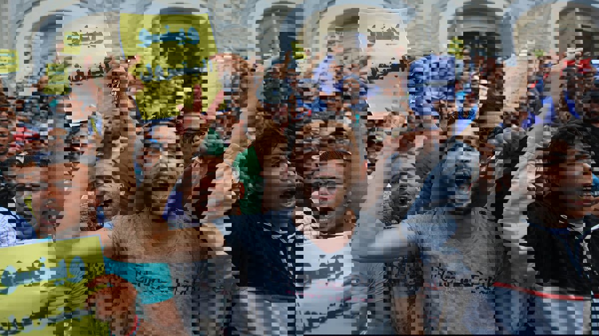 تونس.. احتجاجات في "سيدي بوزيد" ضد رفع أسعار المحروقات