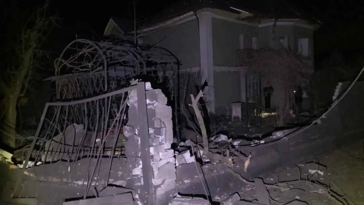 هجمات ليلية متبادلة بين روسيا وأوكرانيا توقع قتلى وجرحى (فيديو)