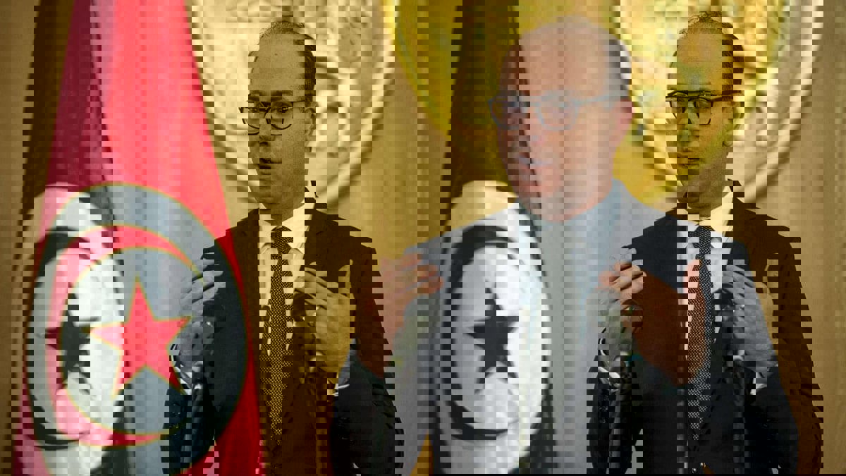 تونس.. اقتطاع يوم عمل يجر حكومة الفخفاخ إلى القضاء