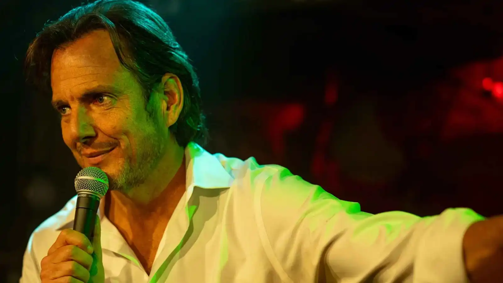 البيو-بيكس المزيف.. صيحة سينمائية تمزج بين الحقيقة والخيال عن المشاهير