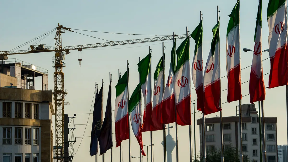 إيران تناور فرنسا وأمريكا لإلغاء العقوبات باتفاق جديد