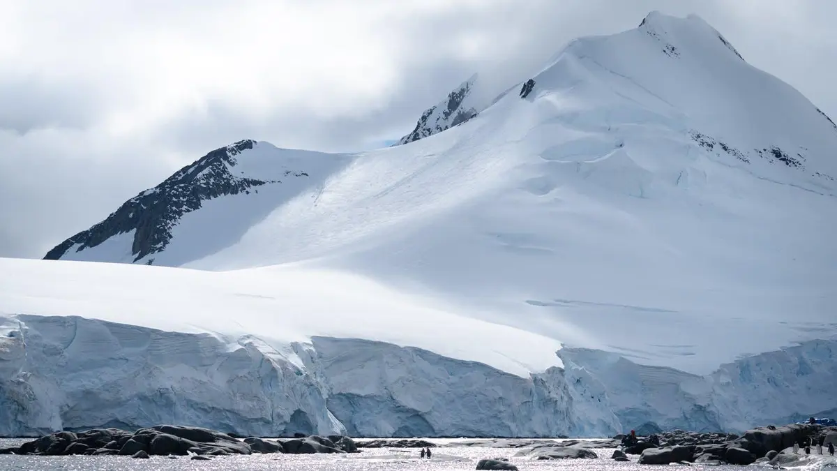 أكبر جبل جليد في العالم ينفصل عن الجرف القاري في القطب الجنوبي