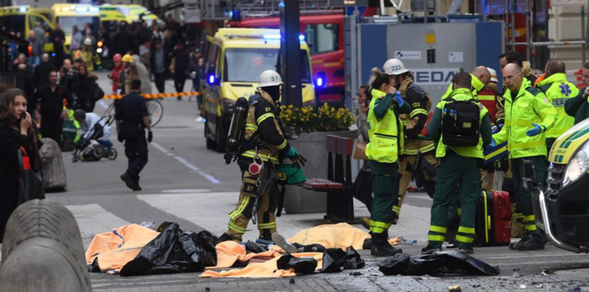 مقتل 4 أشخاص إثر اصطدام مركبة بمارة في ستوكهولم (صور وفيديو)