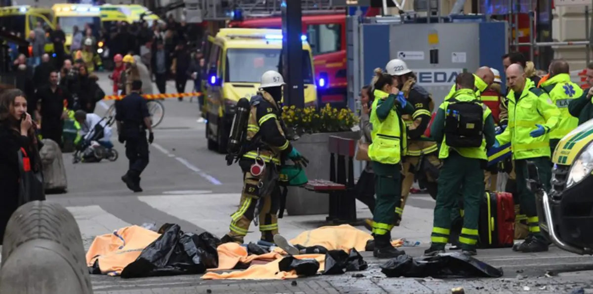 مقتل 4 أشخاص إثر اصطدام مركبة بمارة في ستوكهولم (صور وفيديو)