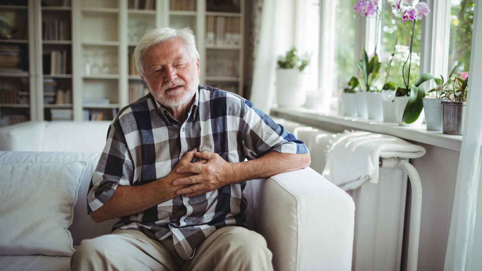 ألم الصدر عند كبار السن.. ما الذي يجب معرفته؟