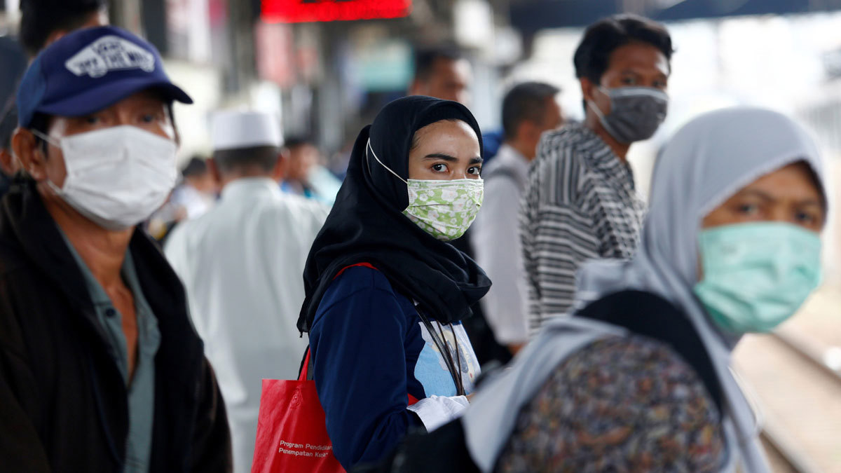 رئيس إندونيسيا يدعو للتحقق: هل لقاح كورونا حلال؟